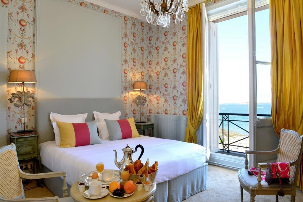 Hotel Villa Reine Hortense Дінар Екстер'єр фото