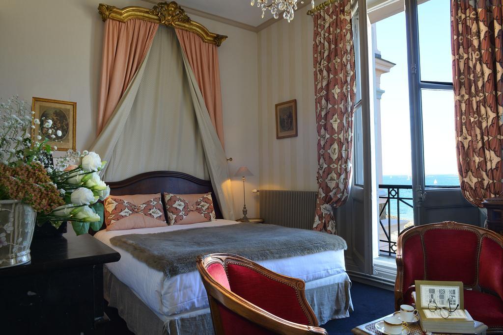Hotel Villa Reine Hortense Дінар Екстер'єр фото