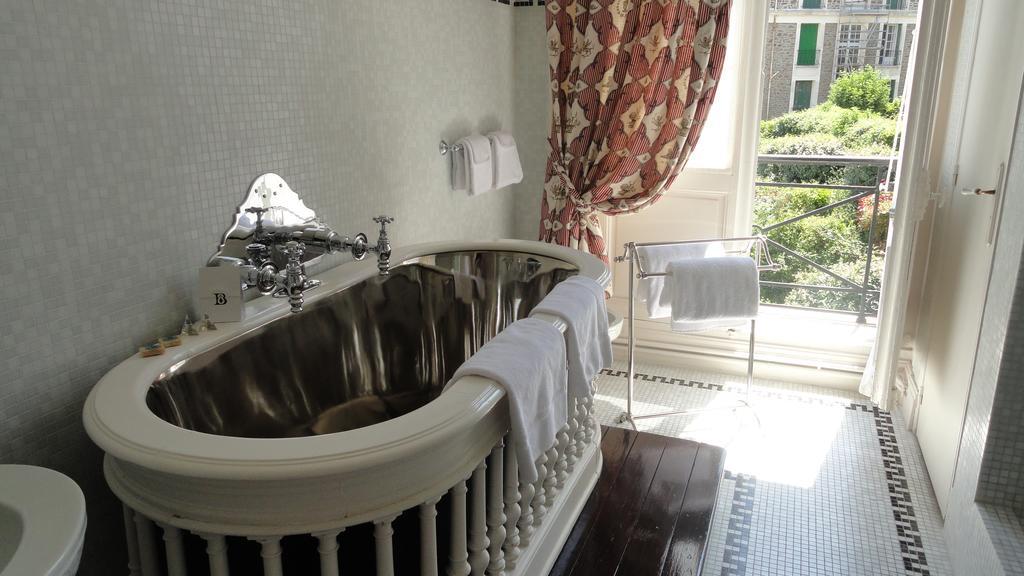Hotel Villa Reine Hortense Дінар Номер фото